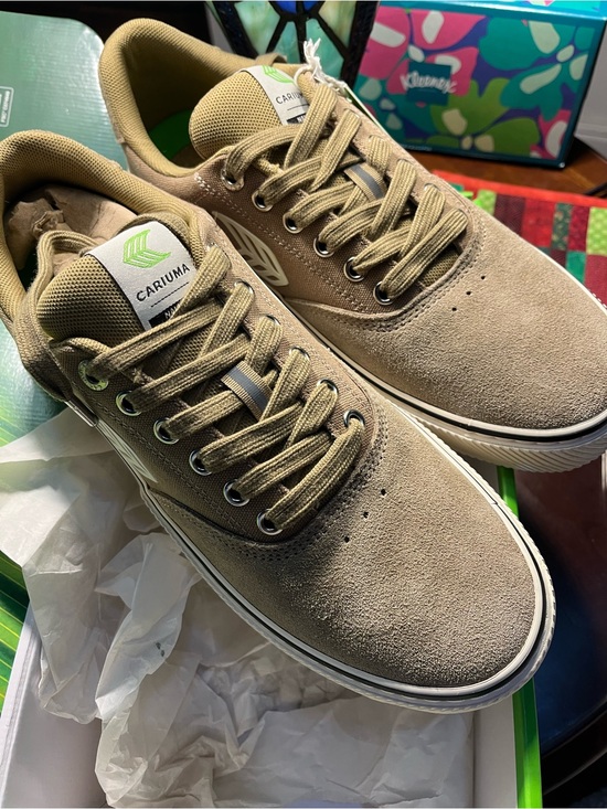 Cariuma Men's Suede Sneakers - Beige/Tan